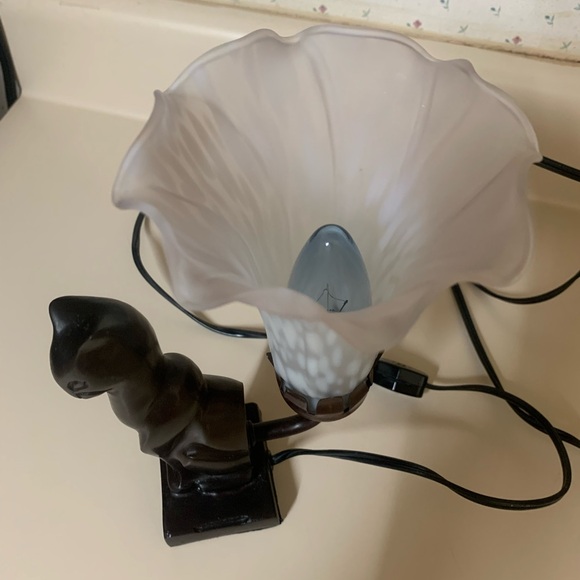 Vintage Metal Cat Lamp with Lily Flower Glass Shade -Complete and Working - Picture 5 of 7